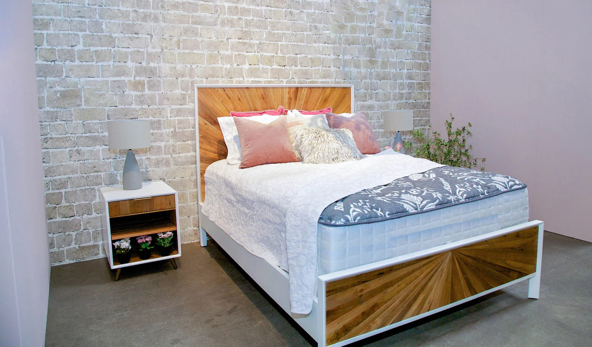 Casablanca King Bed - Image 10
