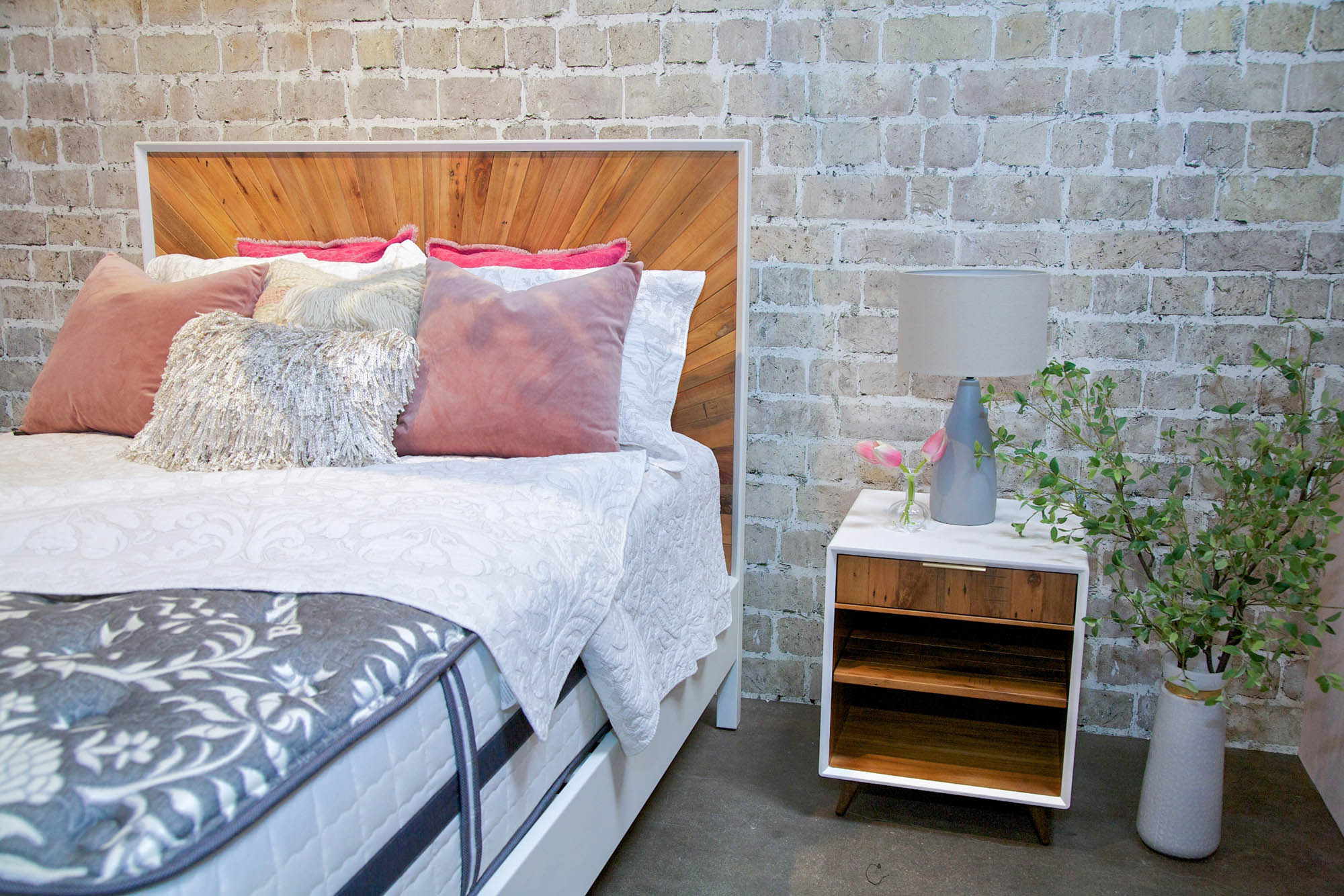 Casablanca King Bed - Image 11