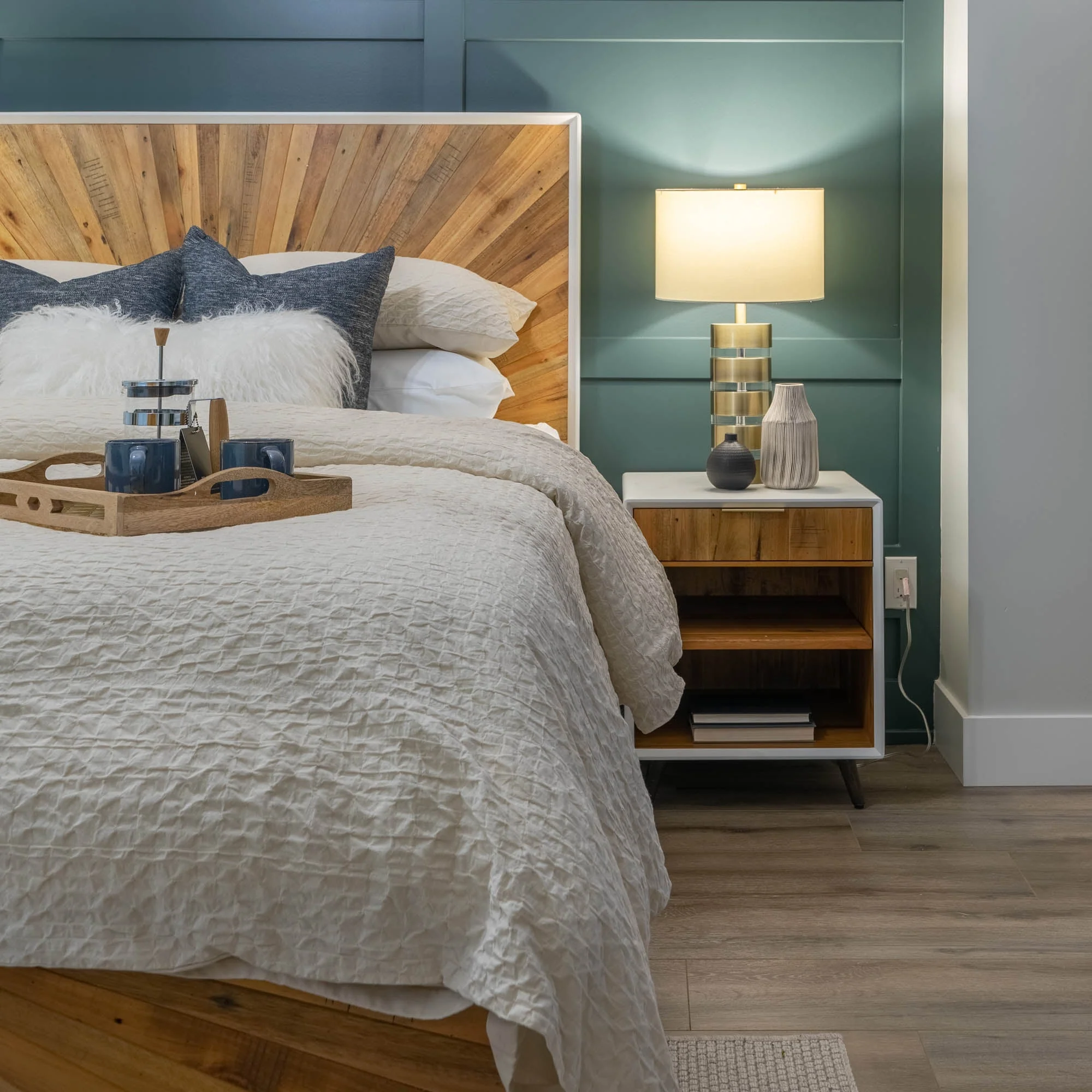 Casablanca King Bed - Image 13