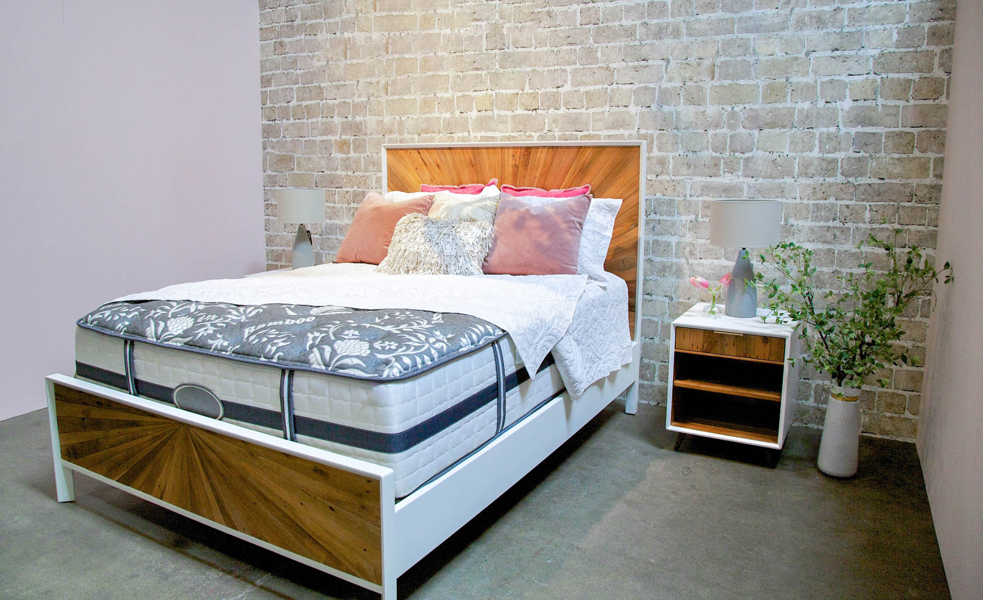 Casablanca King Bed - Image 9