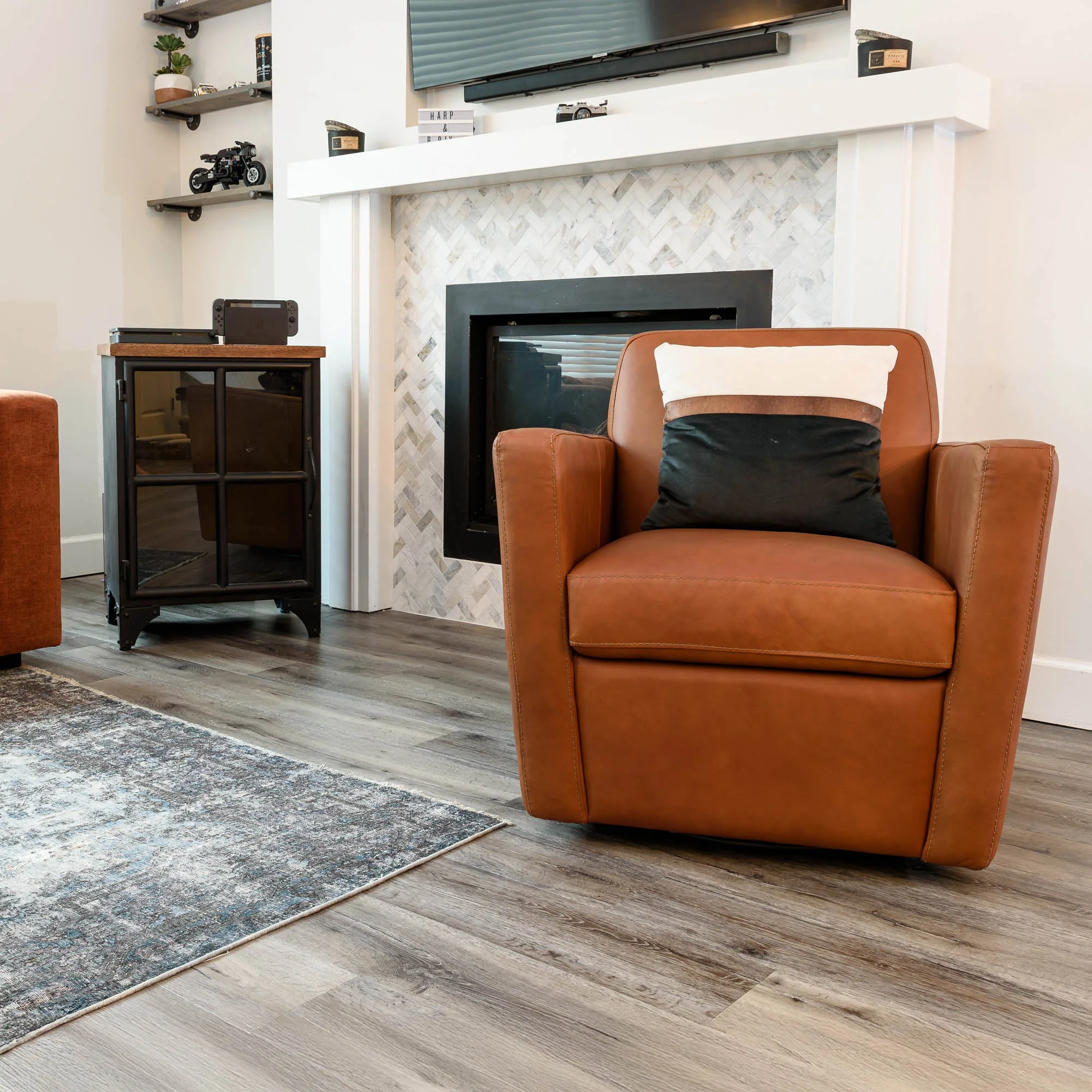 Cooper Swivel Club Chair - Cognac - Image 8