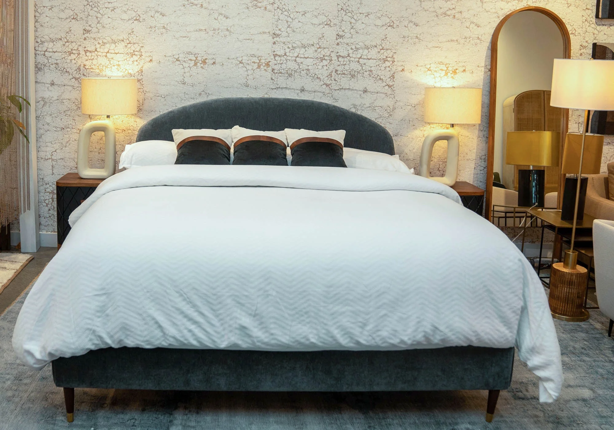 Moxie King Bed - Image 9
