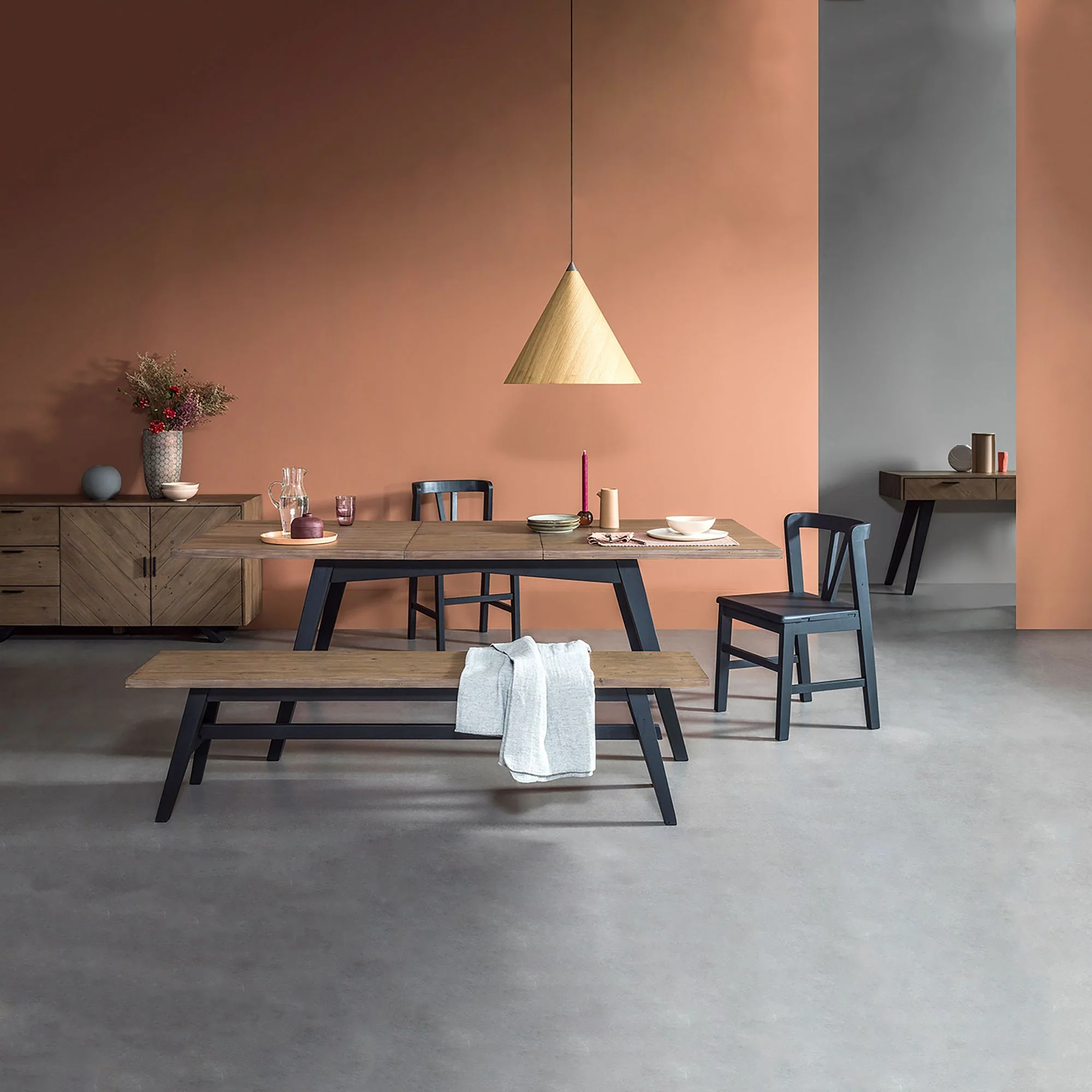 Viva Extension Dining Table - Sundried Wheat - Matte Black - Image 3